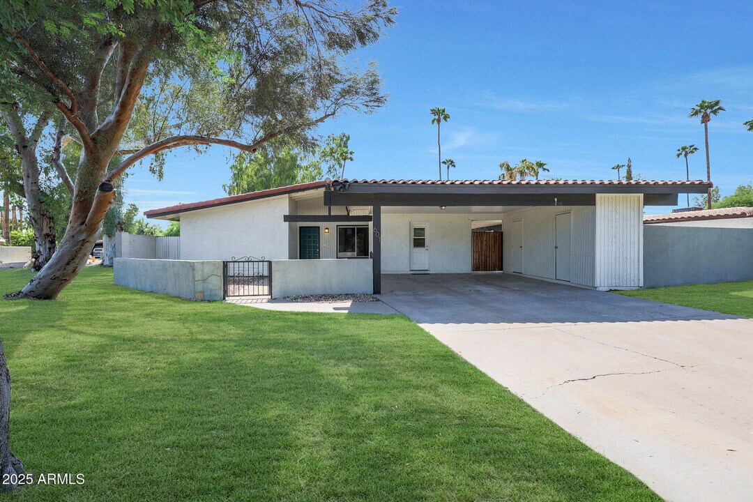 601 W Coral Gables Dr in Phoenix, AZ - Building Photo