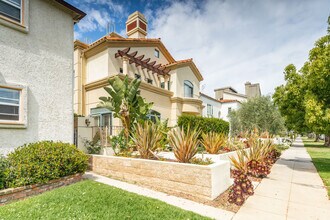 1022 10th St in Santa Monica, CA - Foto de edificio - Building Photo