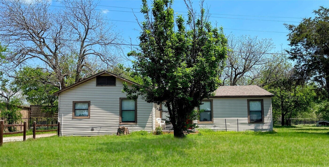 503 SW 13th Ave in Mineral Wells, TX - Building Photo