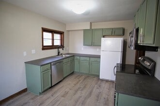 15234 Upper 61st St N, Unit #2 in Stillwater, MN - Foto de edificio - Building Photo