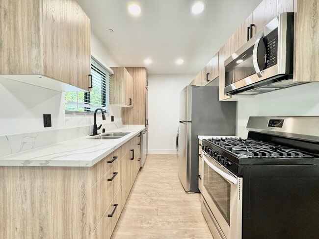 412 Brooks Ave in Los Angeles, CA - Building Photo - Building Photo