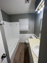 220 W Shadywood Dr in Midwest City, OK - Building Photo - Building Photo
