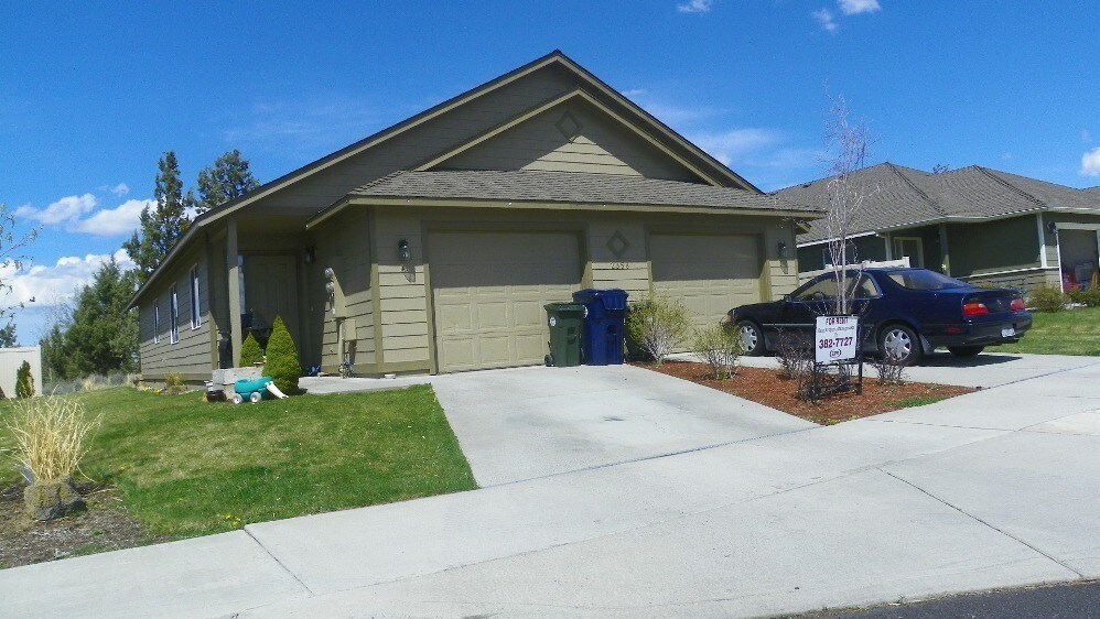 2358 NE Mary Rose Pl in Bend, OR - Building Photo
