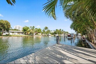 1025 Belle Meade Island Dr in Miami, FL - Building Photo - Building Photo