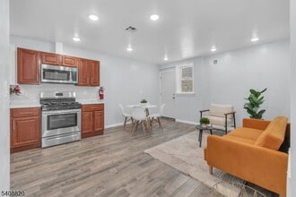 4 1st St in Elizabeth, NJ - Building Photo - Building Photo