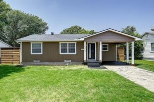 12111 Galva Dr in Dallas, TX - Building Photo