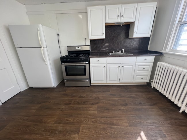 736 N Pearl St, Unit Rear in Menands, NY - Building Photo - Building Photo