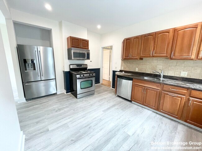 72 Roseclair St, Unit #2