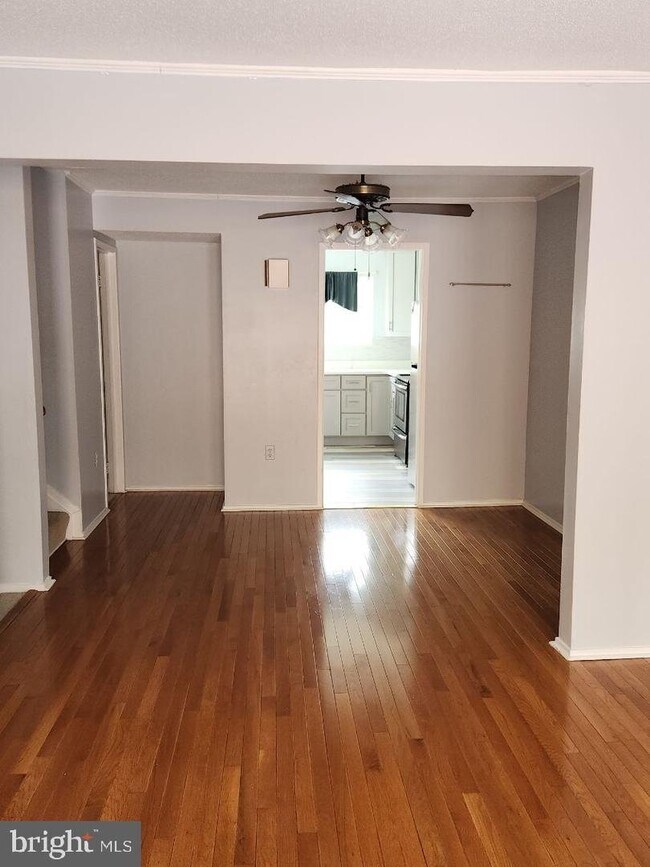 15266 Lodge Terrace in Woodbridge, VA - Foto de edificio - Building Photo