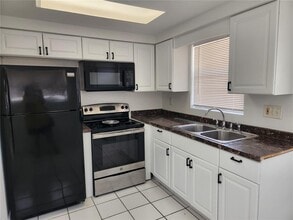 2742 Austin St in Sarasota, FL - Building Photo - Building Photo