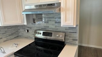 8114 Meadowglen Dr in Orlando, FL - Building Photo