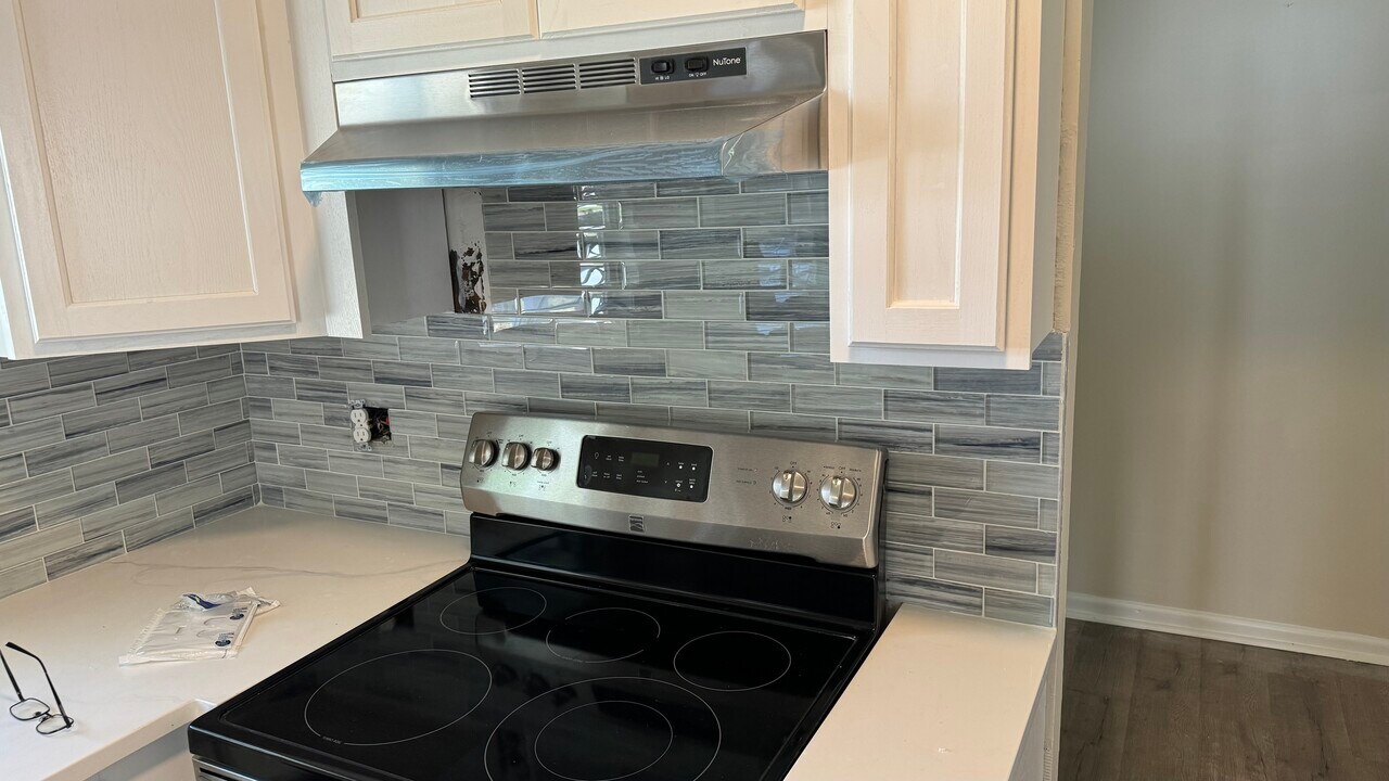 8114 Meadowglen Dr in Orlando, FL - Building Photo