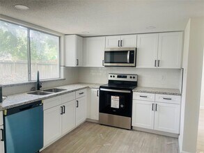 10435 Huntington Estates Dr in Houston, TX - Building Photo - Building Photo
