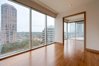 1600 Post Oak Blvd in Houston, TX - Building Photo - Building Photo