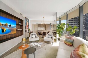 801 S Miami Ave in Miami, FL - Building Photo