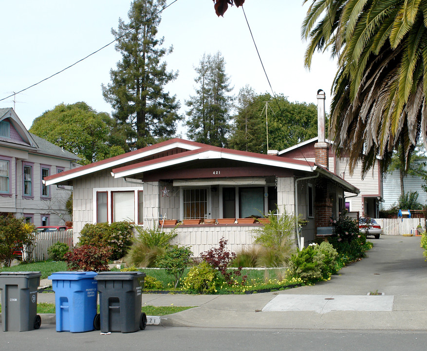 421 Carrillo St in Santa Rosa, CA - Building Photo