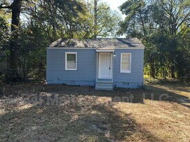 1240 Rocky Creek Rd in Macon, GA - Building Photo