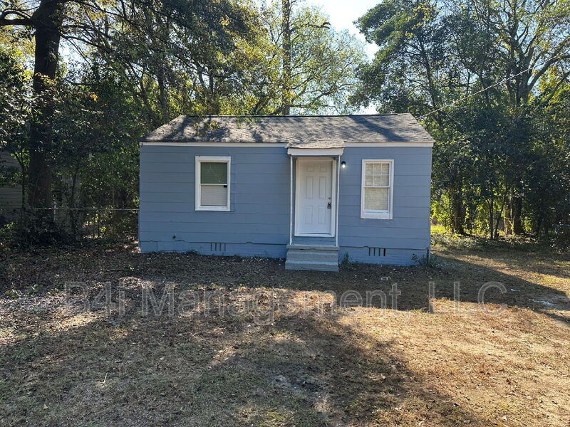 1240 Rocky Creek Rd in Macon, GA - Building Photo