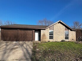 2505 Clearwood Dr in Arlington, TX - Building Photo