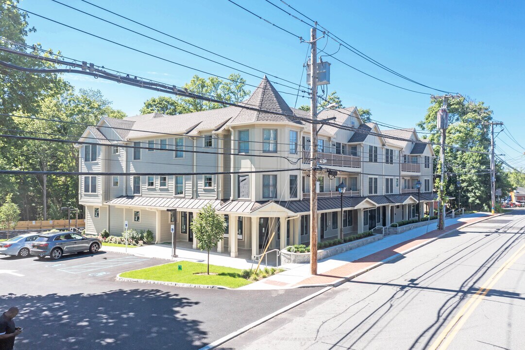 91 Bedford Rd in Chappaqua, NY - Building Photo