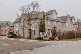 455 Apache Crt in Mississauga, ON - Building Photo