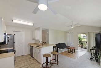 75-6081 Ali'i Dr in Kailua Kona, HI - Building Photo - Building Photo