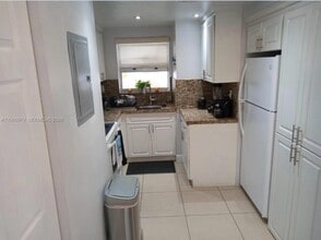 8860 Fontainebleau Blvd in Miami, FL - Building Photo - Building Photo