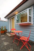 3924 SE Grant Ct, Unit TGH in Portland, OR - Foto de edificio - Building Photo