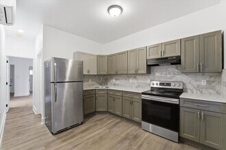 58 E Collom St in Philadelphia, PA - Building Photo - Building Photo