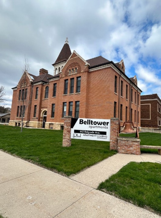 442 Belgrade Ave in North Mankato, MN - Foto de edificio