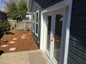 1245 W 4th Aly in Eugene, OR - Building Photo - Building Photo