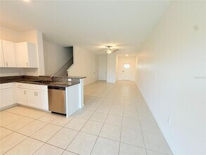 32121 Powderpuff Mimosa Dr in San Antonio, FL - Building Photo - Building Photo