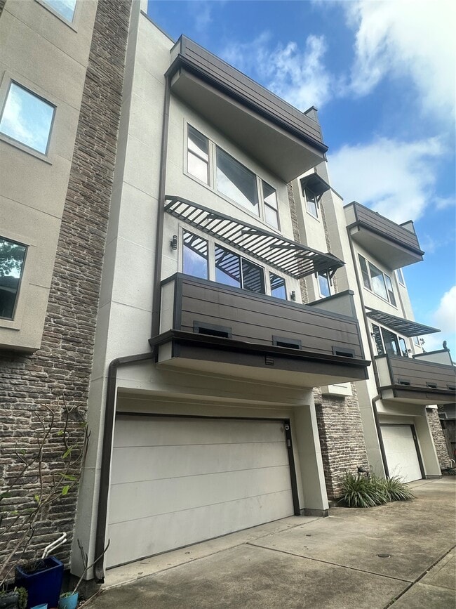 property at 608 W Drew St