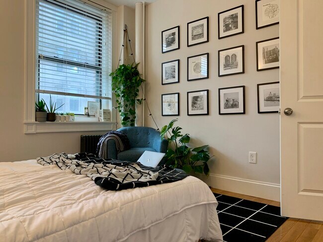 427 S Huntington Ave, Unit 2 in Boston, MA - Foto de edificio - Building Photo