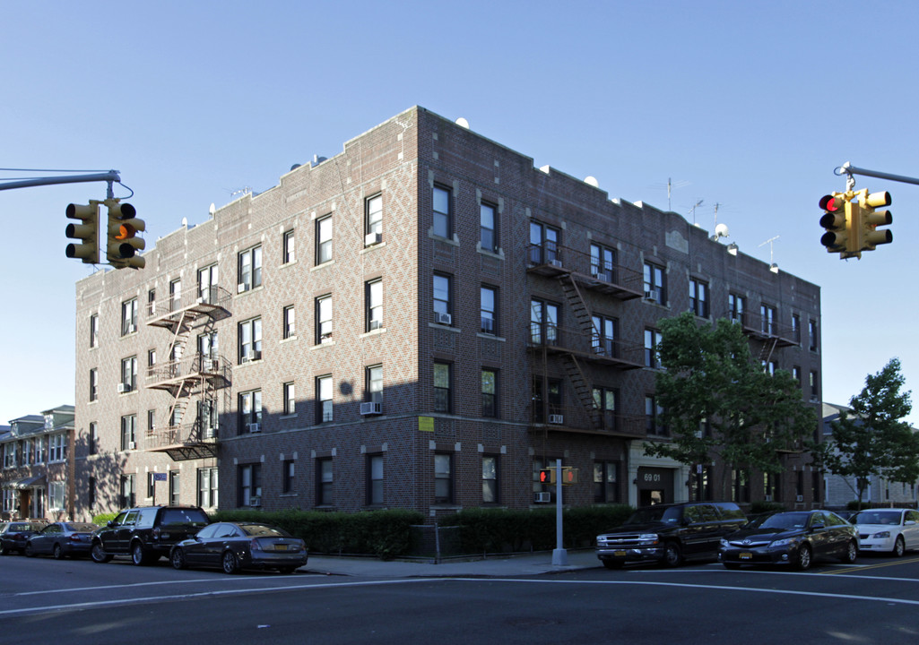 6901 21st Ave in Brooklyn, NY - Foto de edificio