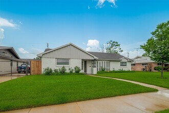 4115 Mischire Dr in Houston, TX - Building Photo - Building Photo