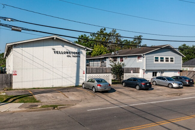 The Yellowstone Apartments in Houston, TX - Foto de edificio - Building Photo