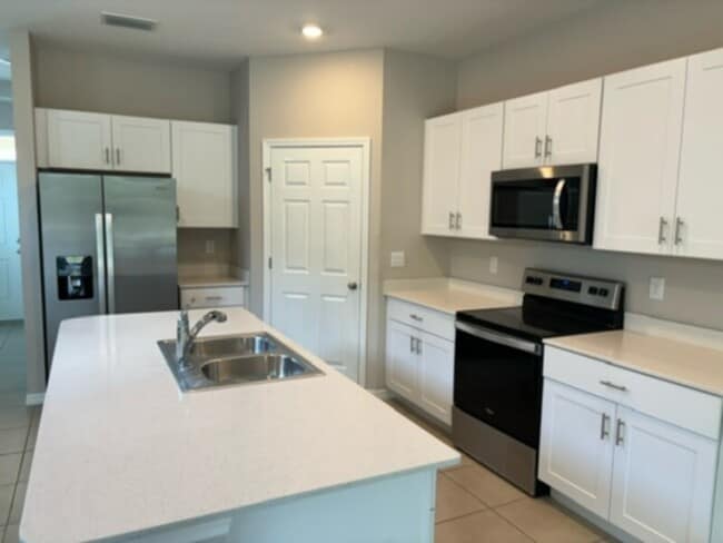 810 Friendship Cir in La Belle, FL - Building Photo - Building Photo