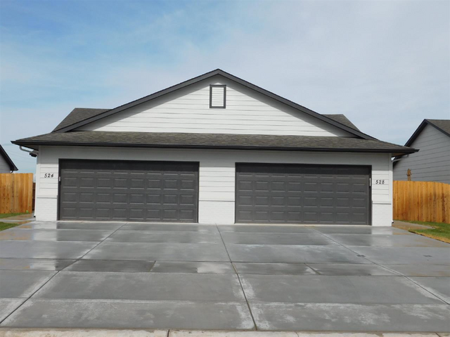 12037 W Fontana St in Wichita, KS - Foto de edificio - Building Photo