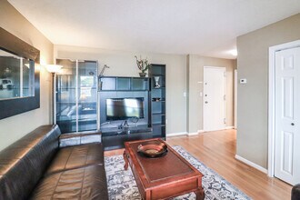 40 Owen St, Unit E12 in Hartford, CT - Building Photo - Building Photo