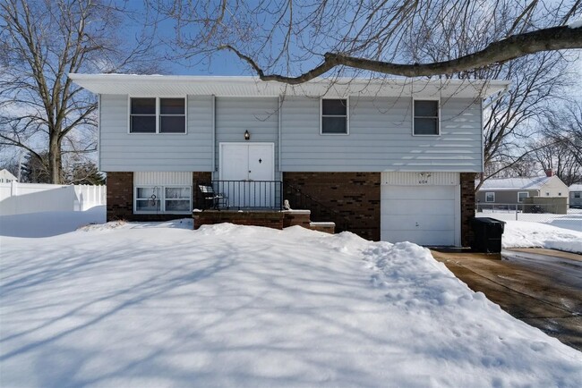 604 Highpoint Rd in Normal, IL - Building Photo - Building Photo
