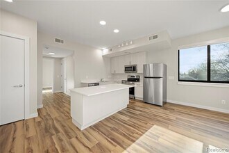 16530 E Warren Ave, Unit 209 in Detroit, MI - Foto de edificio - Building Photo