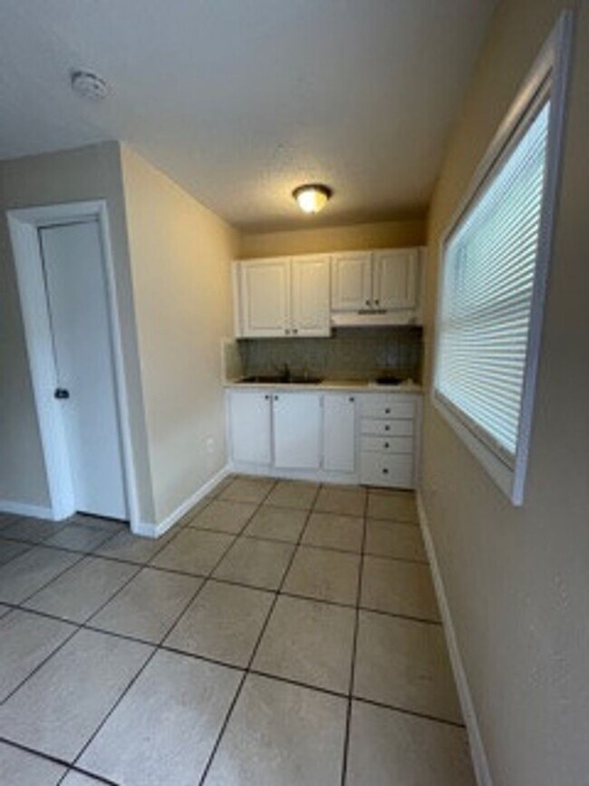 7590 Marx Dr, Unit 7590 Marx Drive B in North Fort Myers, FL - Building Photo - Building Photo