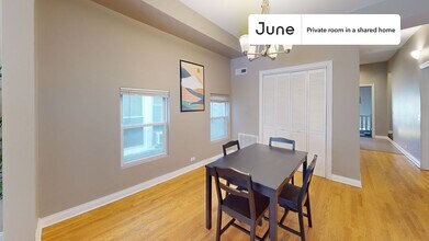 Private bedroom in 3 bed/1 bath Home in Chicago, IL - Building Photo - Building Photo