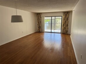 2334 S Cypress Bend Dr in Pompano Beach, FL - Building Photo - Building Photo