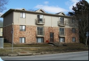 132 N Dodge St Apartments