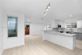 3030 Bird Ave in Miami, FL - Building Photo - Building Photo