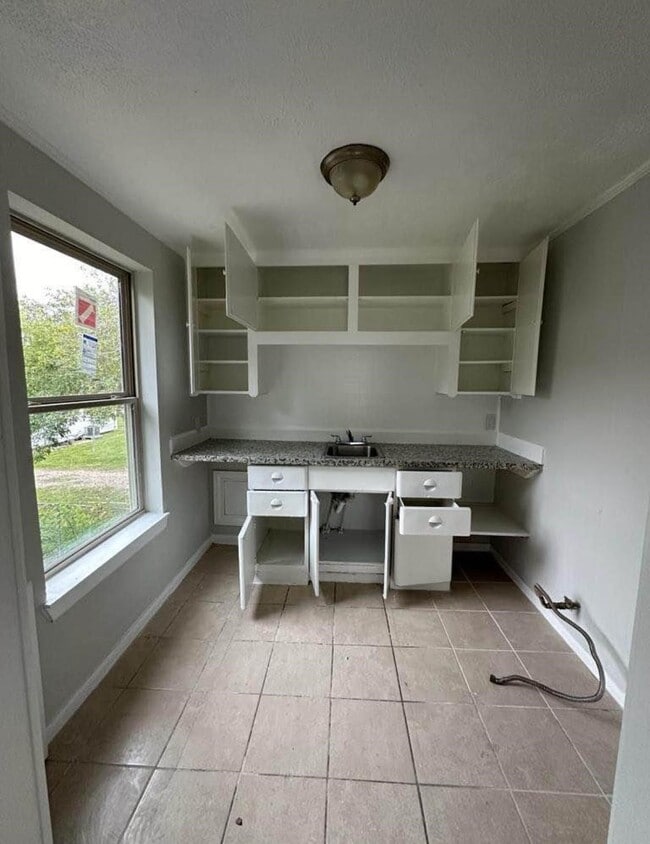 702 Rosedale St in La Marque, TX - Building Photo - Building Photo