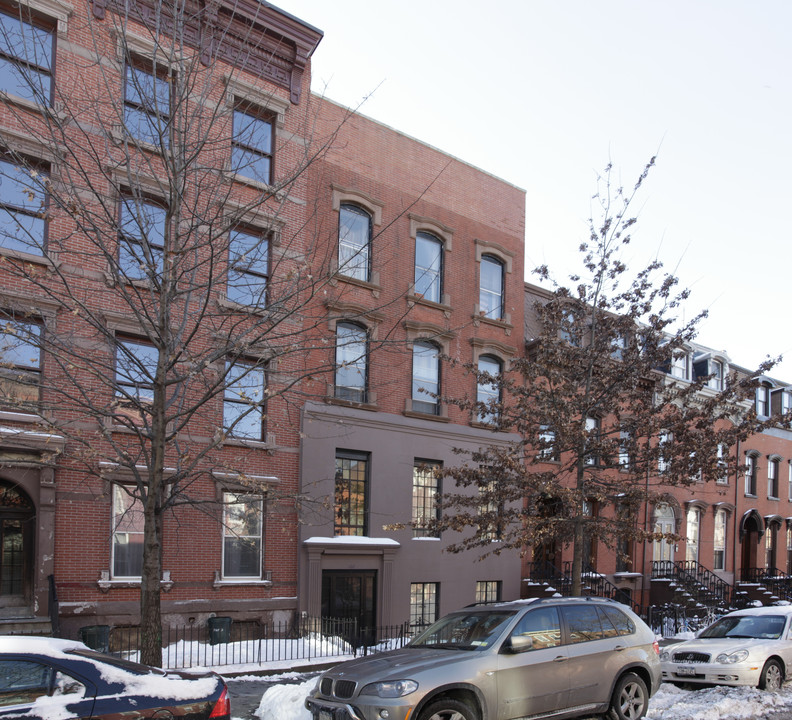 102 Kent St in Brooklyn, NY - Foto de edificio