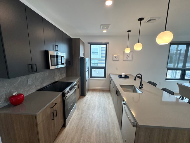 131 Gardner St, Unit 408